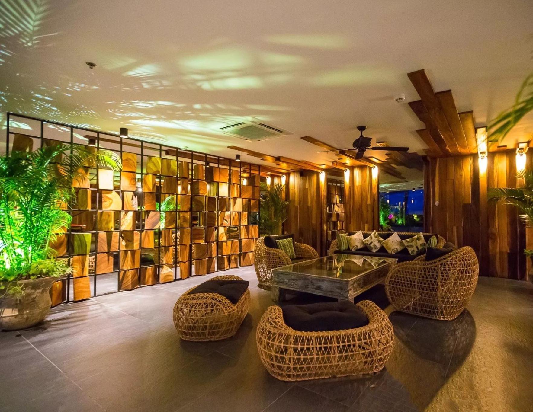 Luxurious Beachfront Pattaya Exterior foto