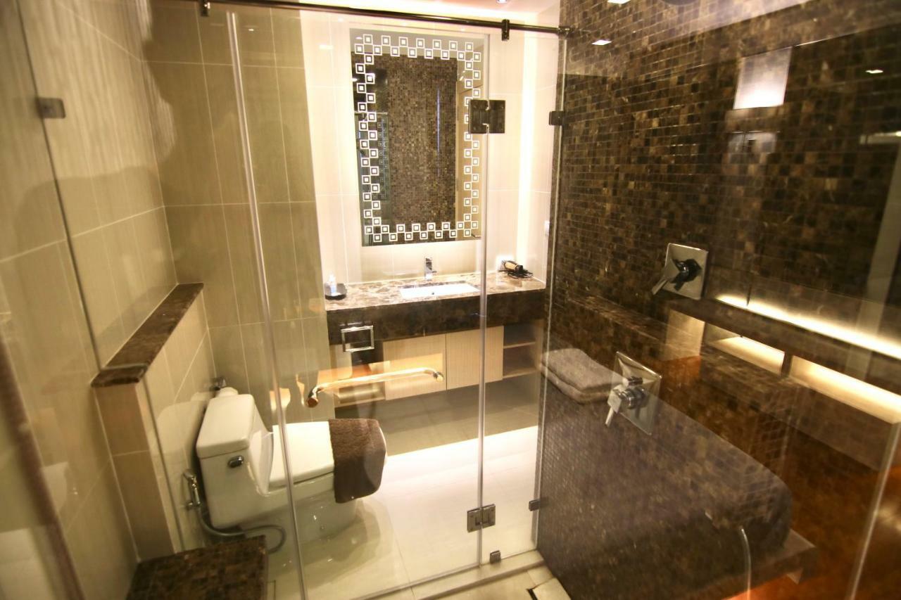 Luxurious Beachfront Pattaya Exterior foto