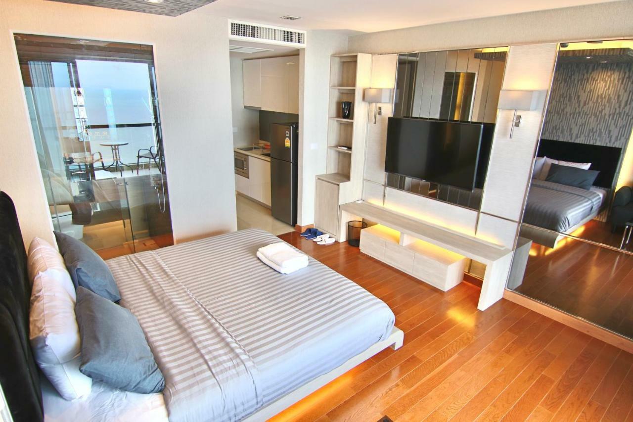 Luxurious Beachfront Pattaya Exterior foto