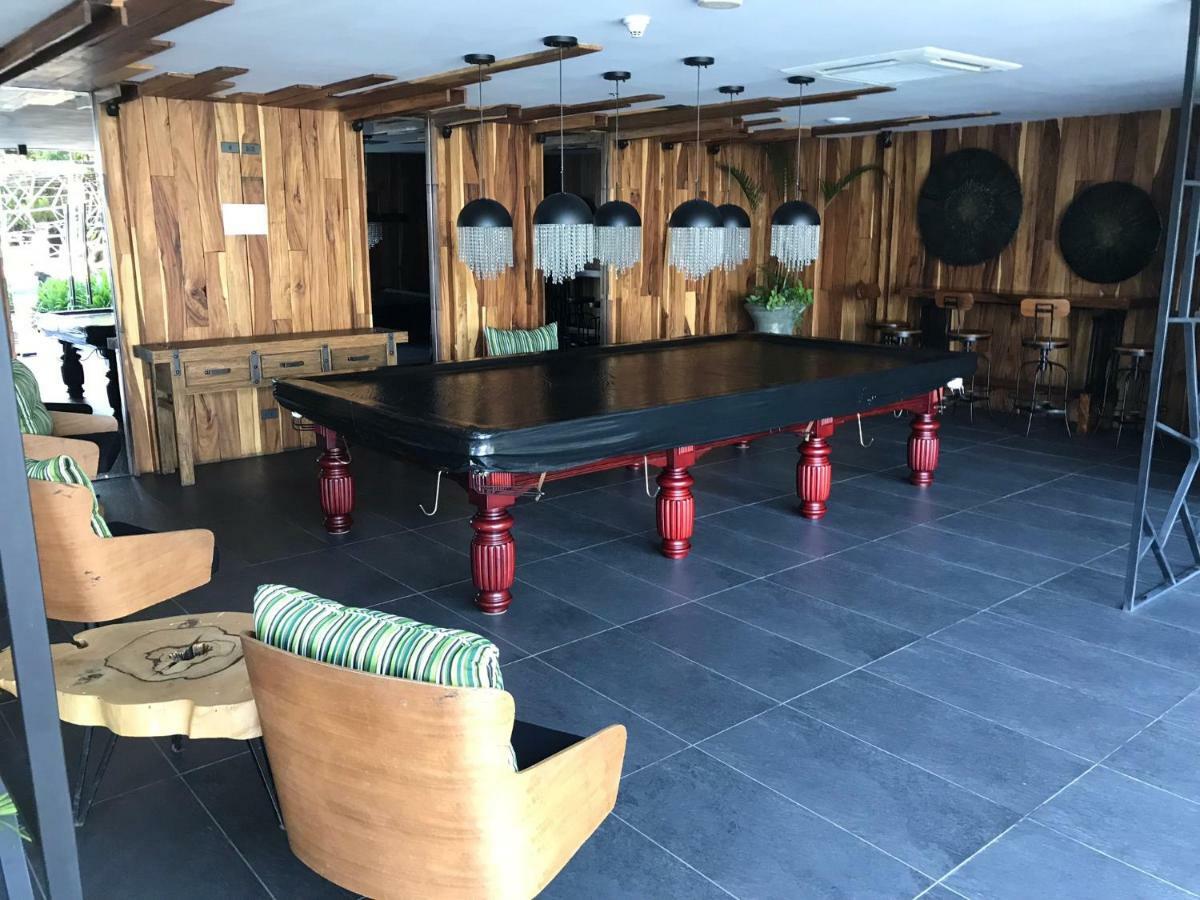 Luxurious Beachfront Pattaya Exterior foto