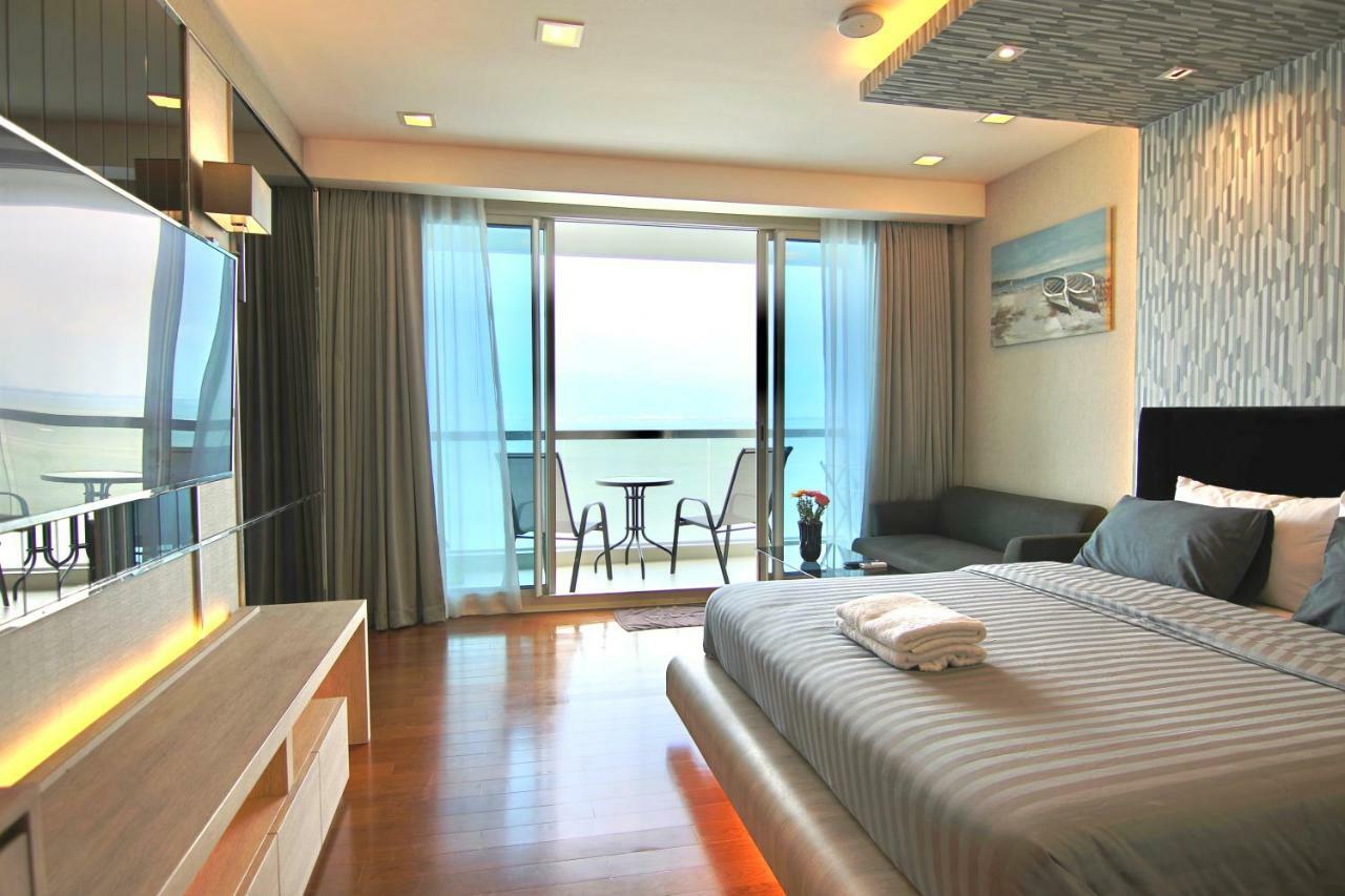 Luxurious Beachfront Pattaya Exterior foto