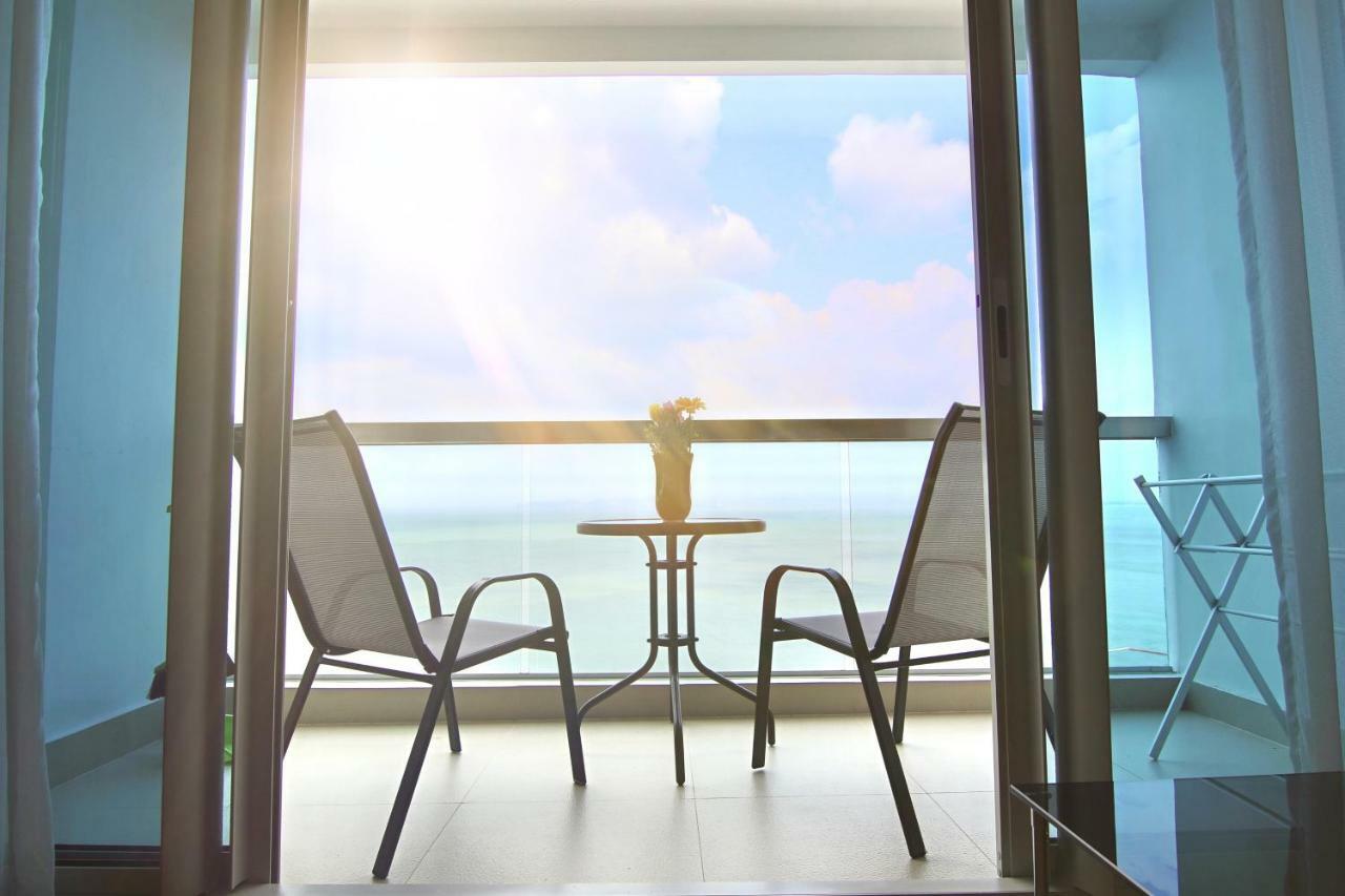 Luxurious Beachfront Pattaya Exterior foto
